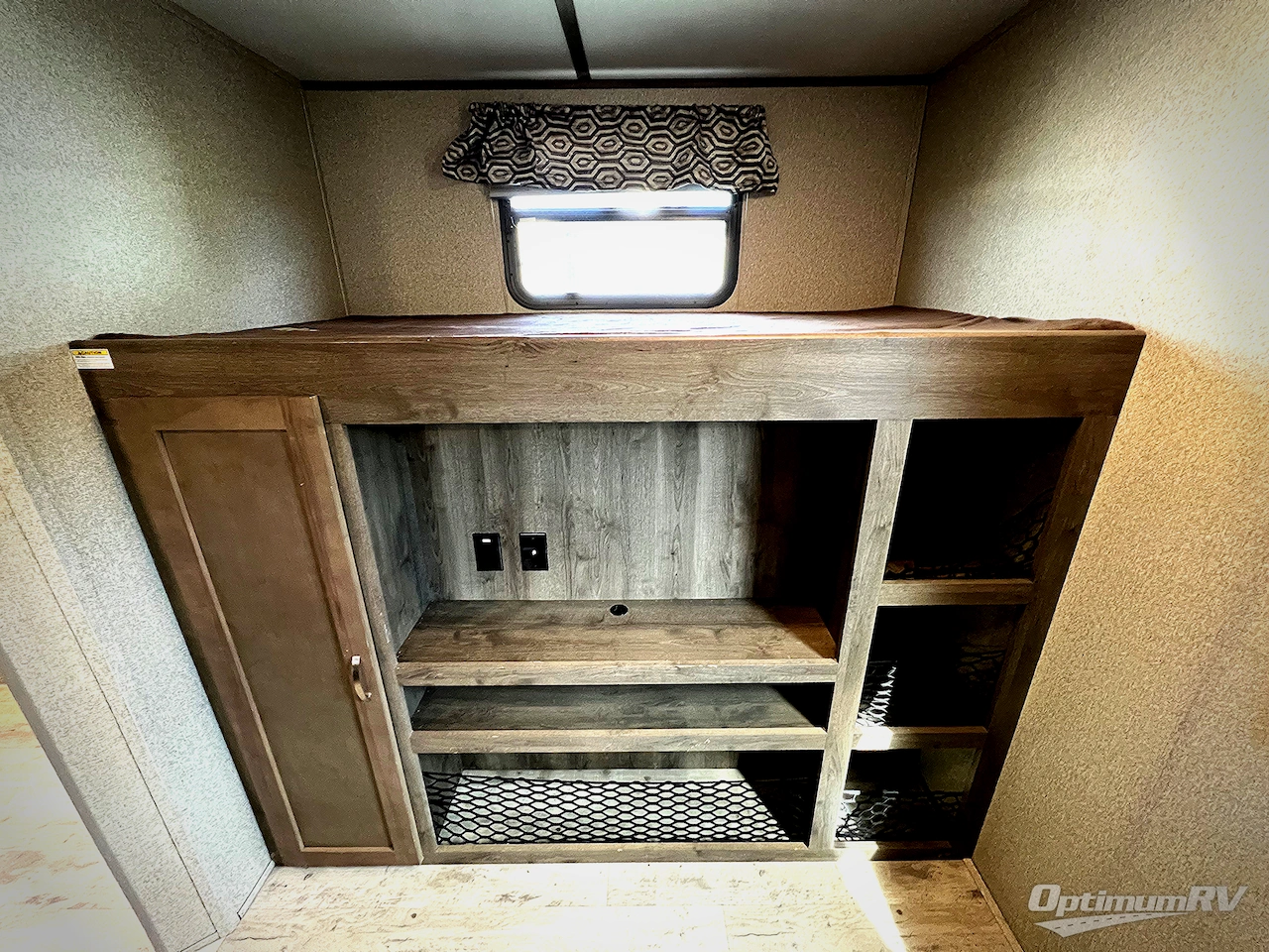 2019 Keystone Sprinter Campfire Edition 33BH Photo 16