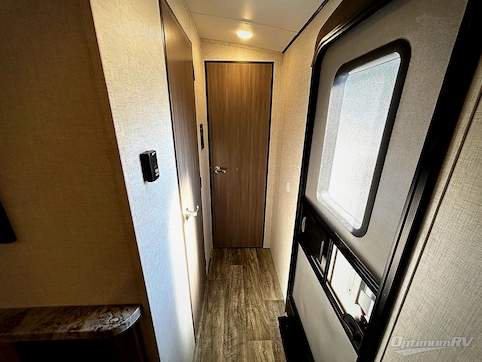 2022 CrossRoads Sunset Trail SS285CK RV Photo 3