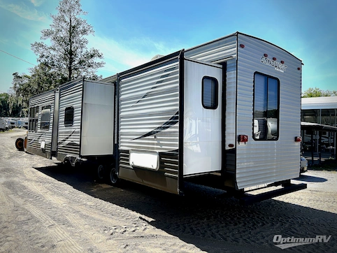 2015 Gulf Stream Conquest 40DEN RV Photo 2