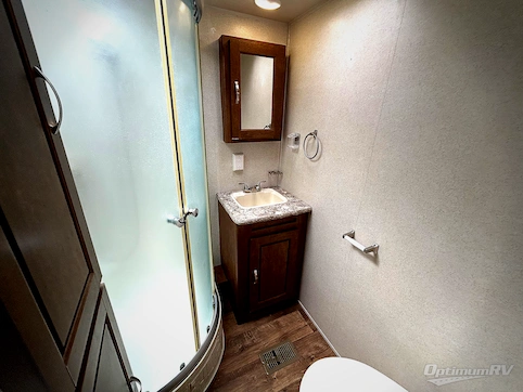 2017 Forest River Wildwood 27REI RV Photo 3