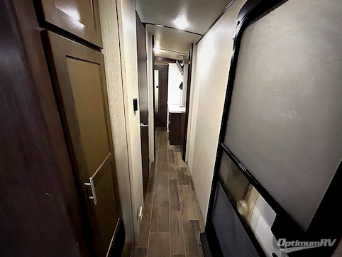 2019 CrossRoads Sunset Trail Super Lite SS330SI RV Photo 2