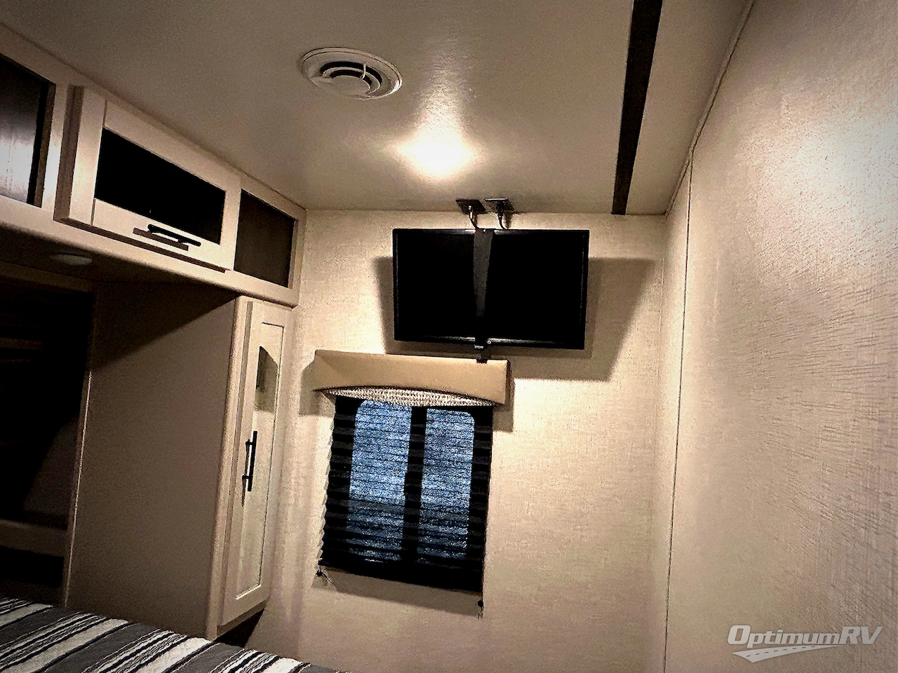 2021 CrossRoads Cruiser Aire CR33BHB Photo 8