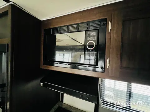 2019 CrossRoads Zinger ZR333DB RV Photo 3