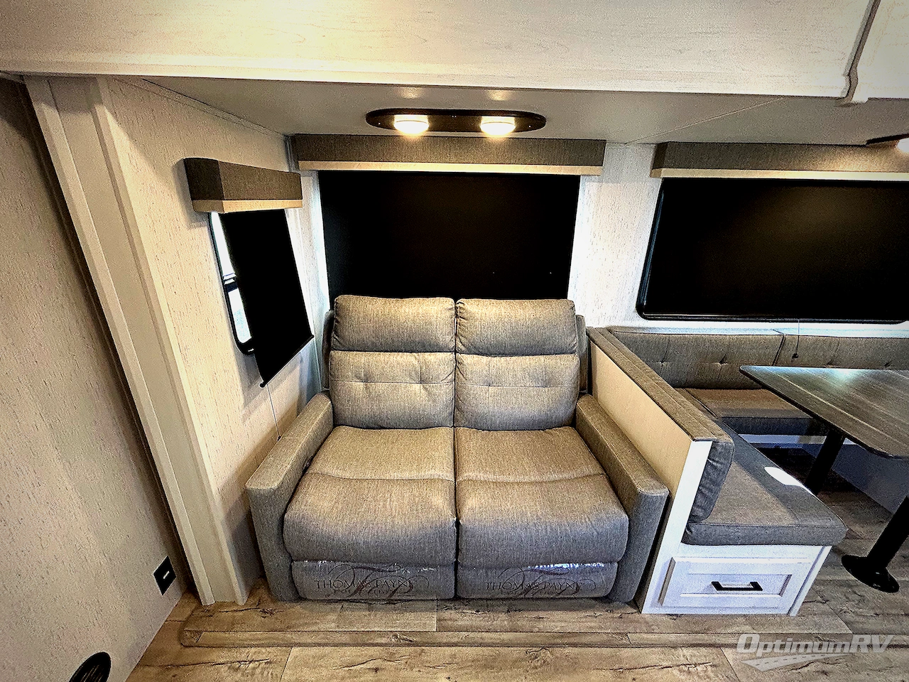2024 Dutchmen Astoria 2913FK Photo 9