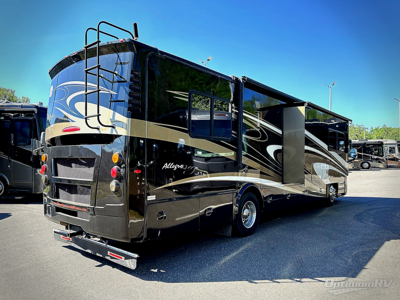 2015 Tiffin Allegro Breeze 32 BR Photo 2