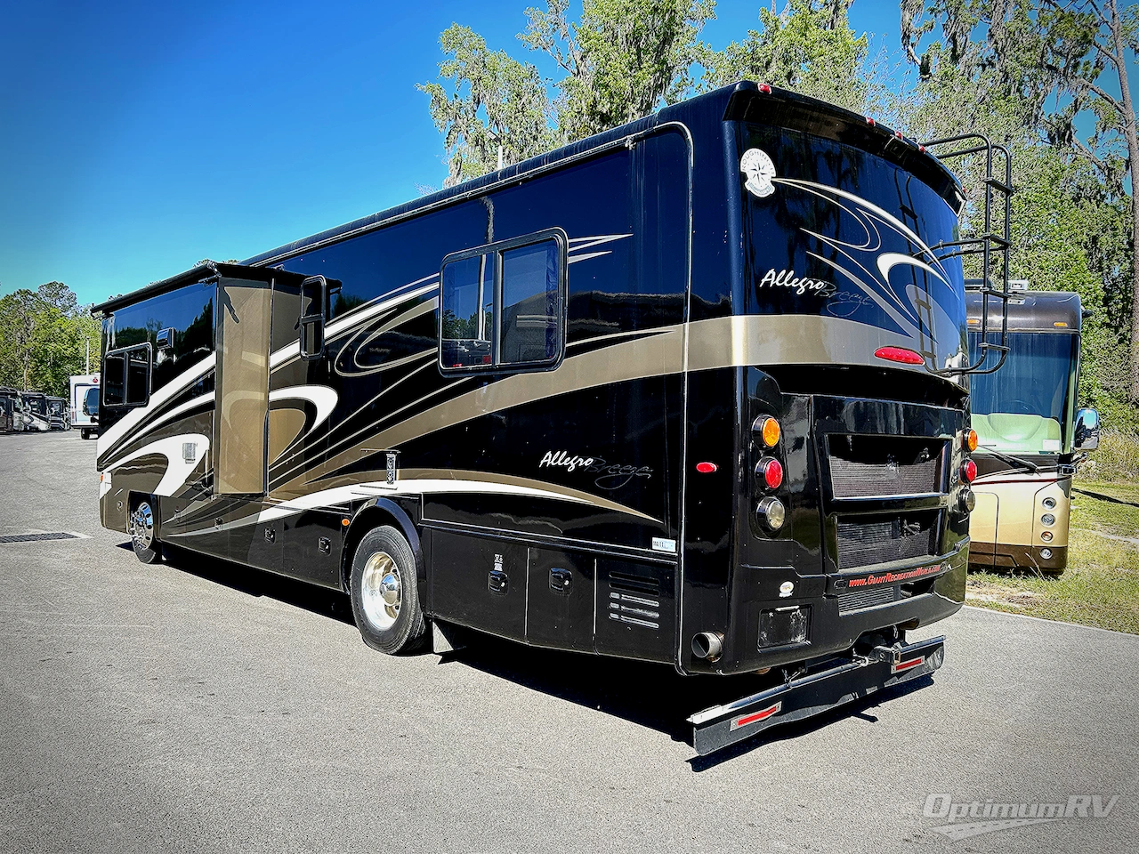 2015 Tiffin Allegro Breeze 32 BR Photo 3