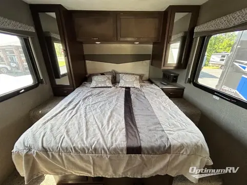 2020 Thor ACE 30.4 RV Photo 3