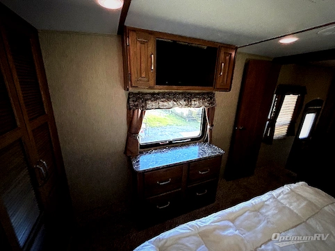 2016 Keystone Laredo 325RL RV Photo 3