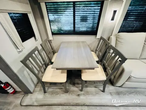 2025 Coachmen Catalina Legacy Edition 313RLTS RV Photo 4