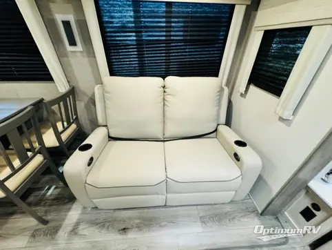 2025 Coachmen Catalina Legacy Edition 313RLTS RV Photo 2