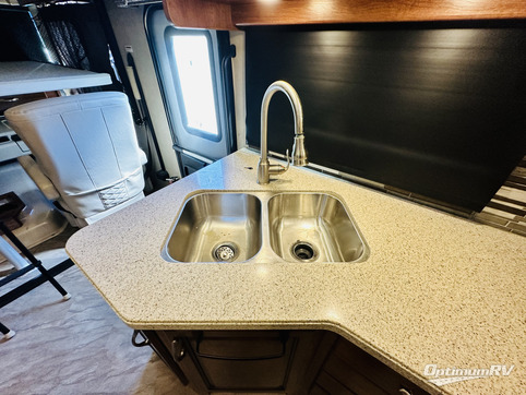 2017 Fleetwood Storm 36D RV Photo 3