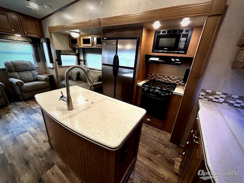 2017 Forest River Flagstaff Classic Super Lite 8528IKWS RV Photo 4