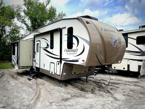 Used 2017 Forest River Flagstaff Classic Super Lite 8528IKWS Featured Photo