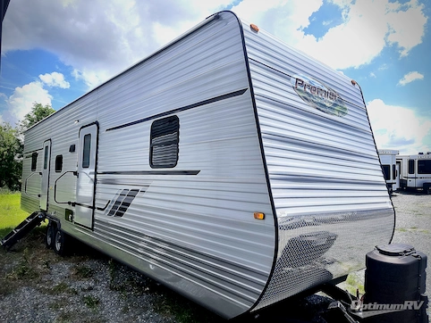 Used 2025 HL Enterprise Hy-Line 38 Premier Featured Photo