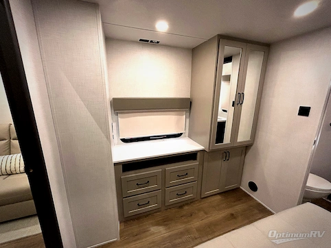 2025 Palomino Columbus 376DS RV Photo 4