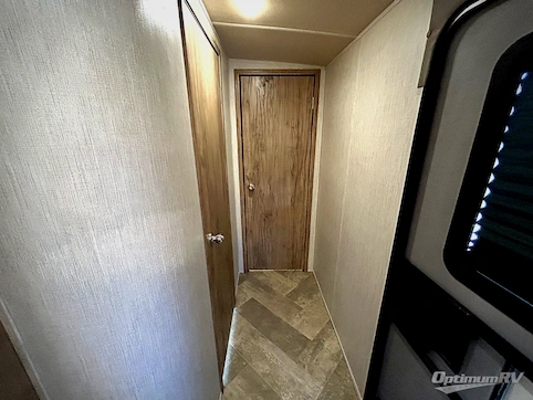 2022 Palomino SolAire Ultra Lite 304RKDS RV Photo 2