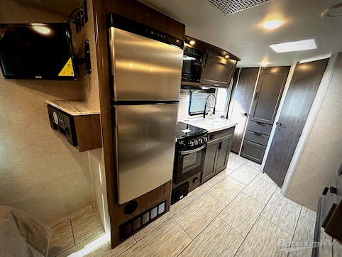 2025 Lance Squire SQ19 RV Photo 4
