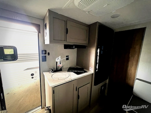 2025 Coachmen Clipper Cadet 17CFQ RV Photo 4