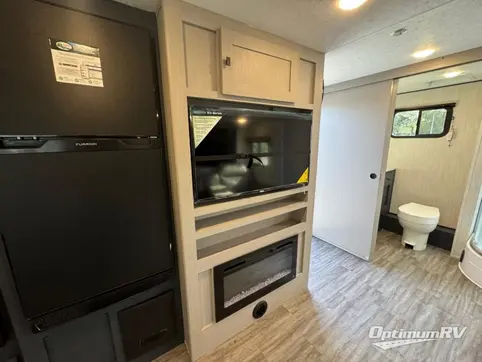 2024 Coachmen Apex Ultra-Lite 265RBSS RV Photo 3