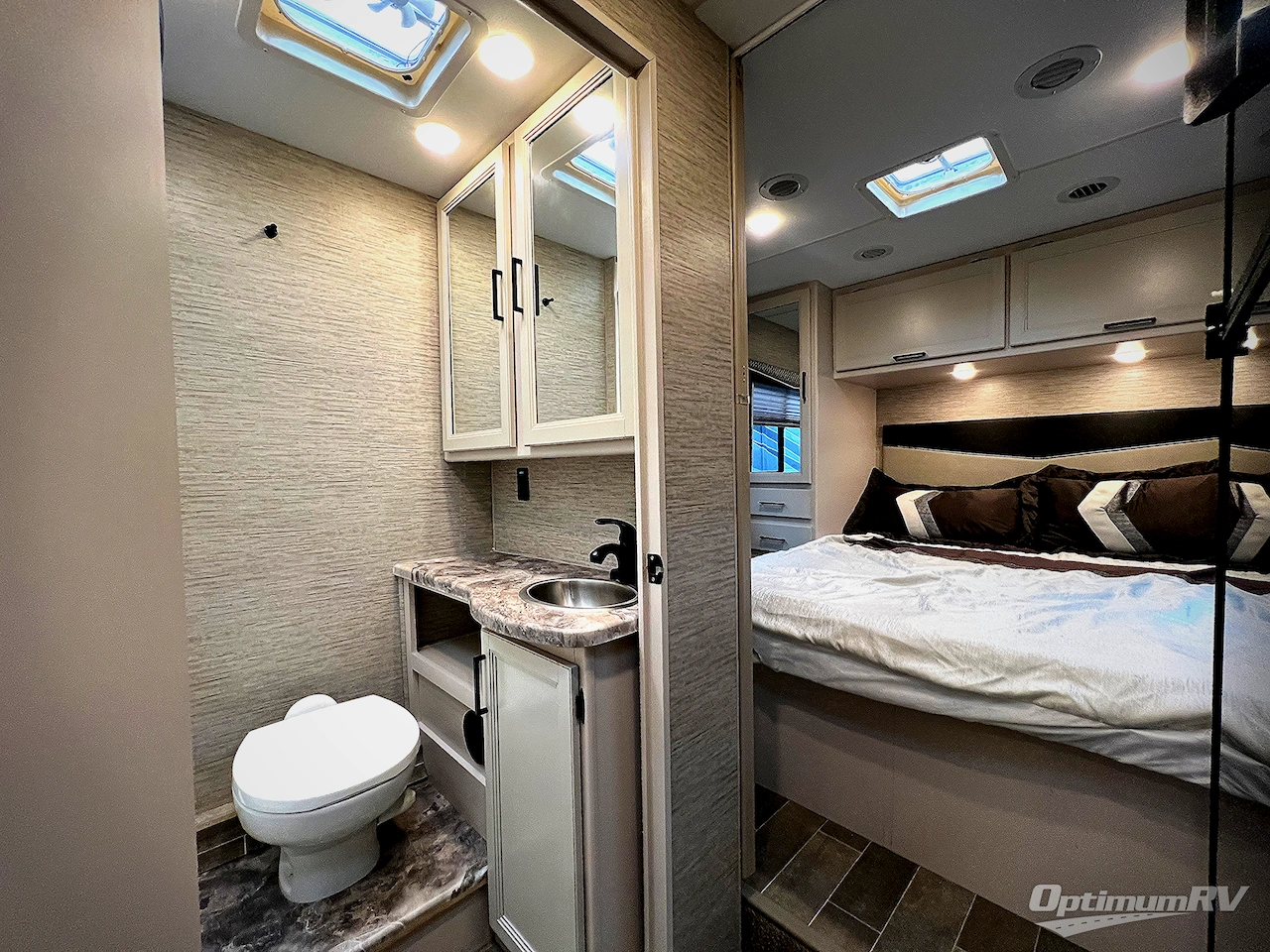 2022 Thor Chateau 28Z Photo 15