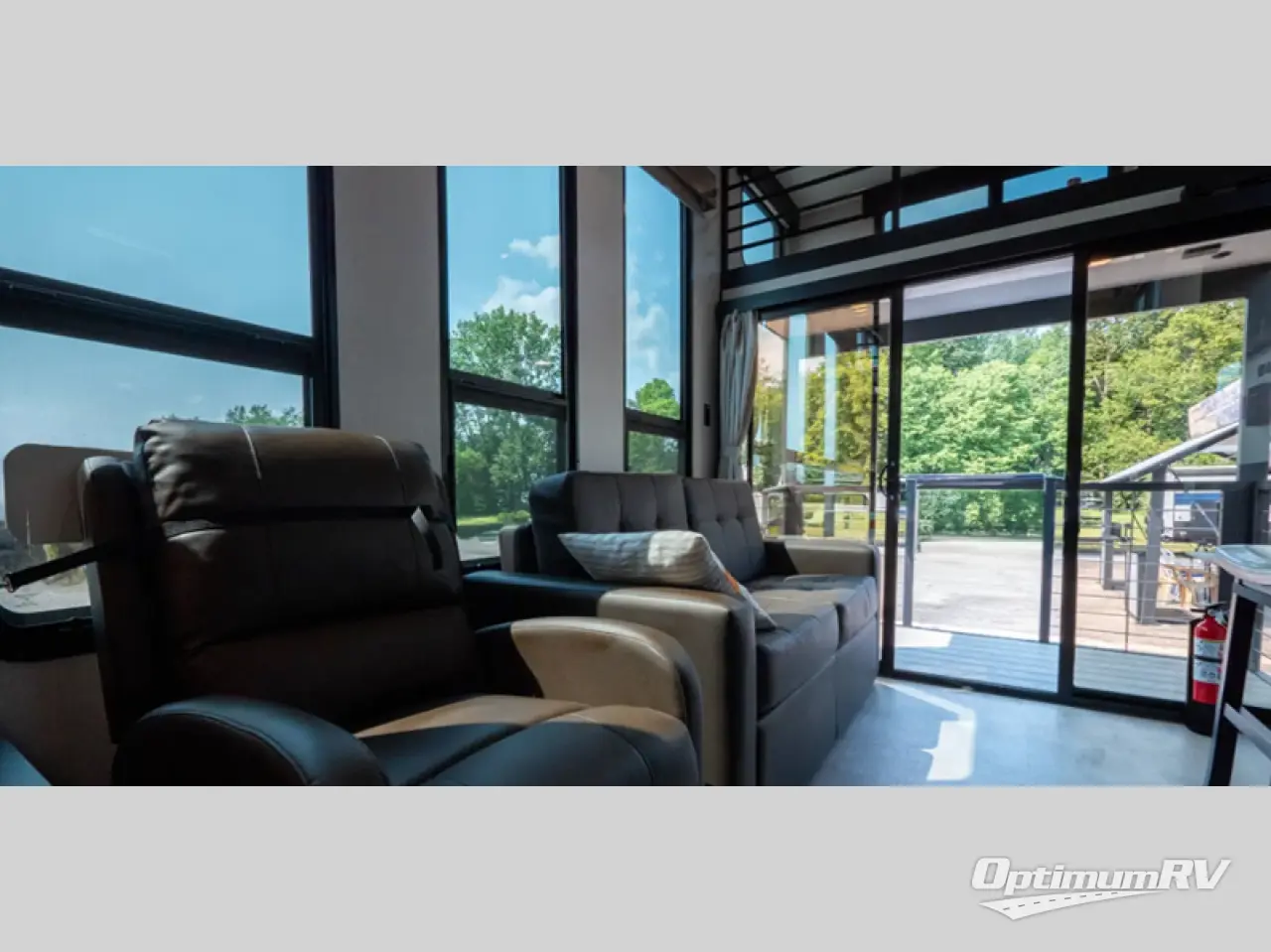 2025 Forest River Cherokee Black Label 16MLBL Photo 5