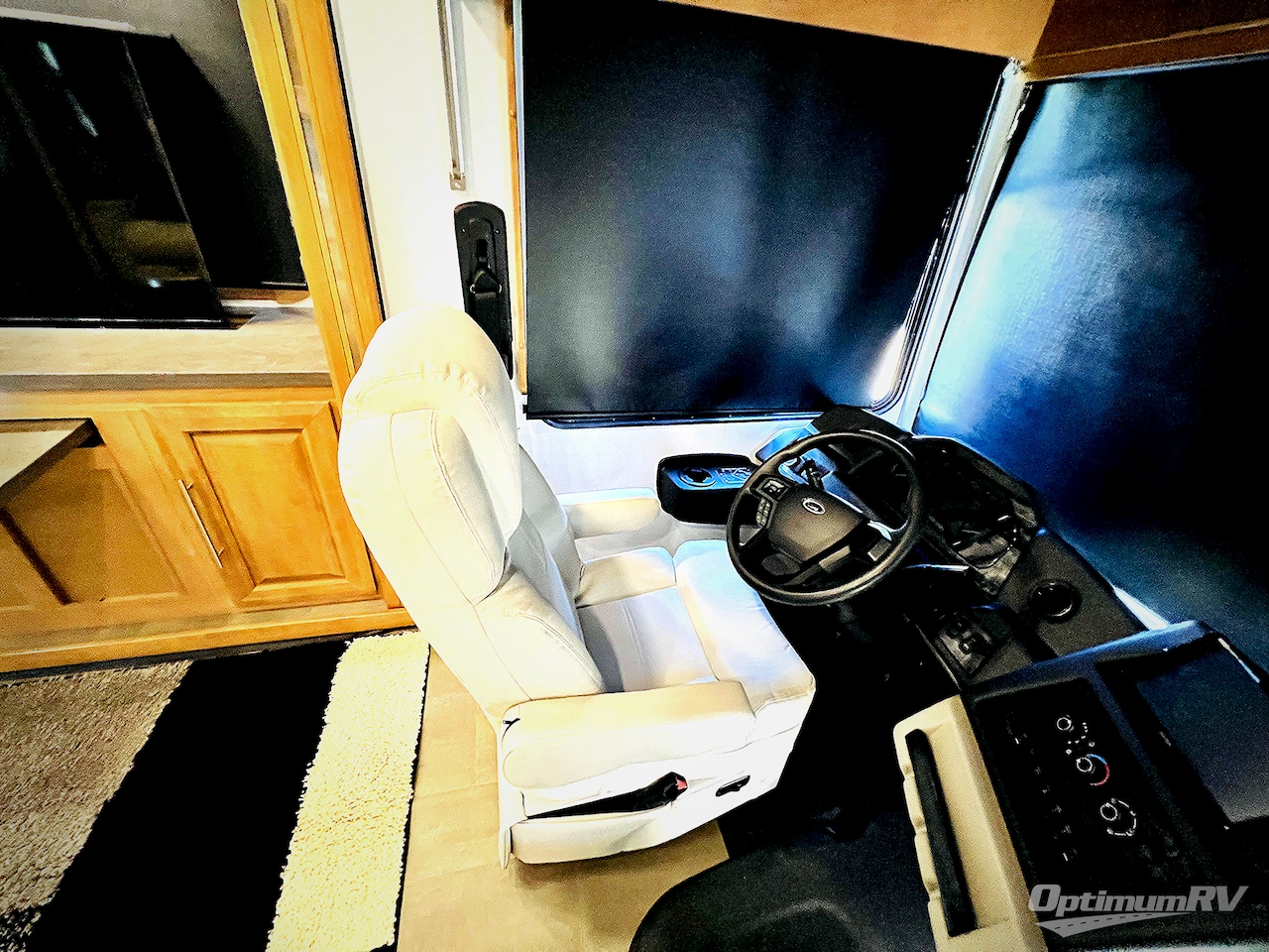 2023 Forest River Georgetown 7 Series 32J7 Photo 4
