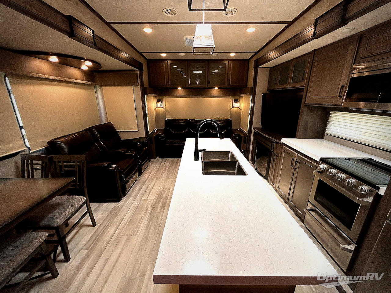 2021 Grand Design Solitude S-Class 2930RL Photo 2