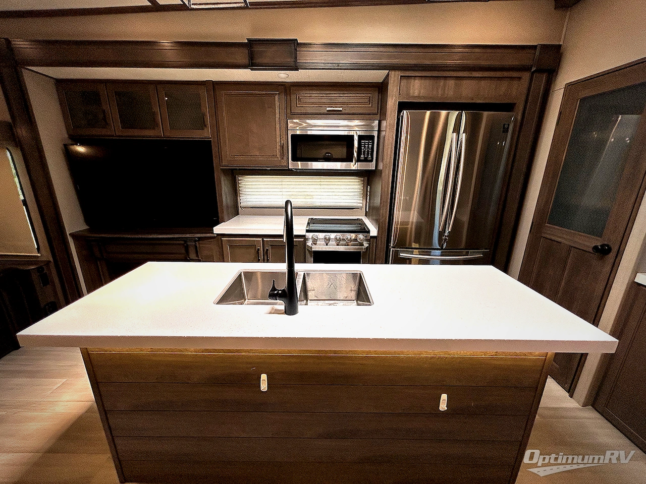 2021 Grand Design Solitude S-Class 2930RL Photo 4