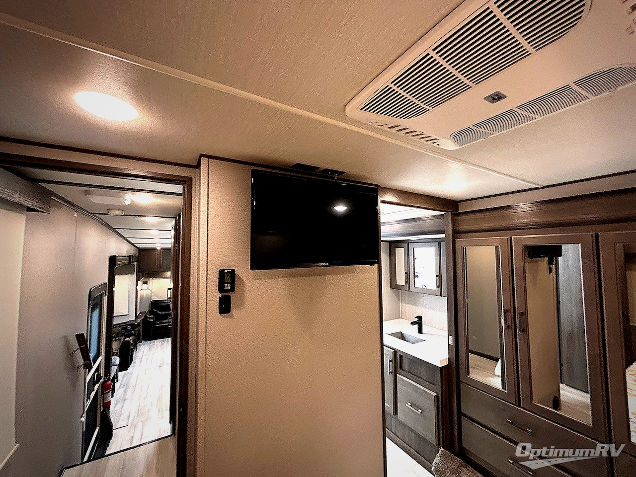 2021 Grand Design Solitude S-Class 2930RL Photo 8