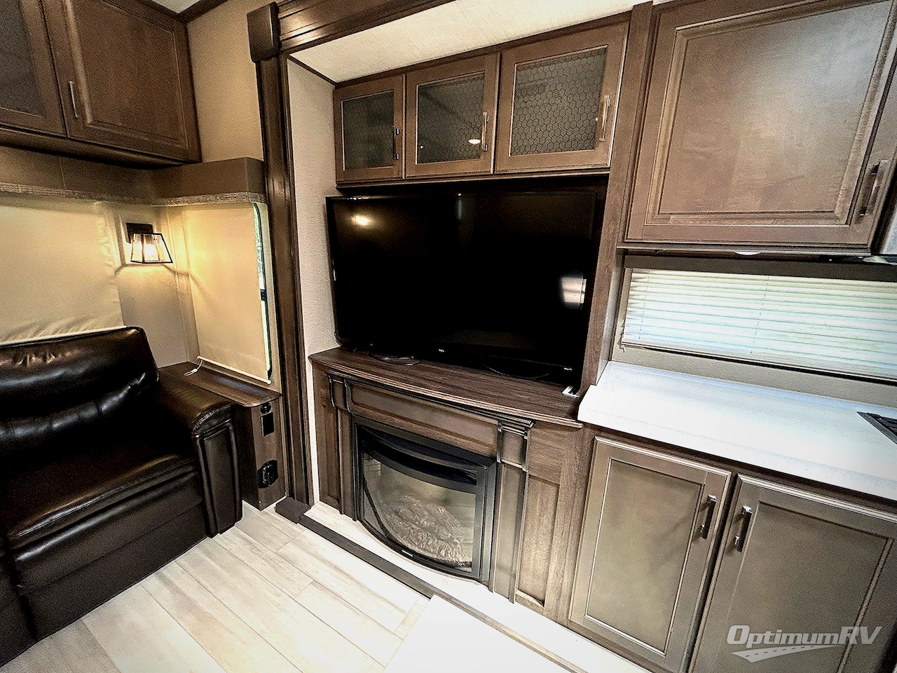 2021 Grand Design Solitude S-Class 2930RL Photo 14