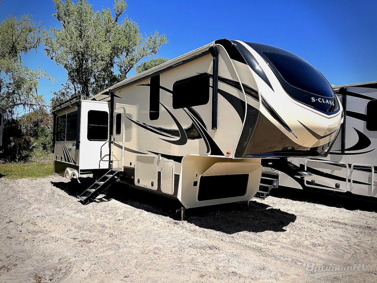 2021 Grand Design Solitude S-Class 2930RL Photo 1