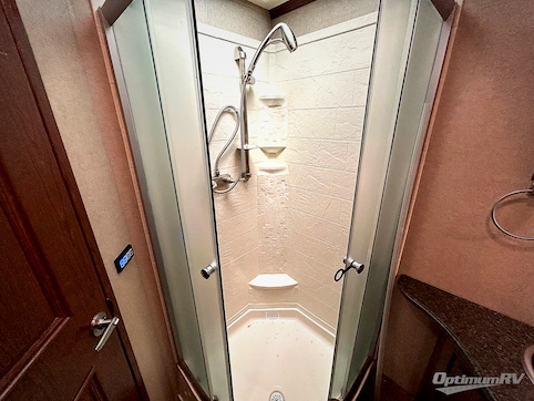 2018 Dynamax Isata 5 36DS RV Photo 4