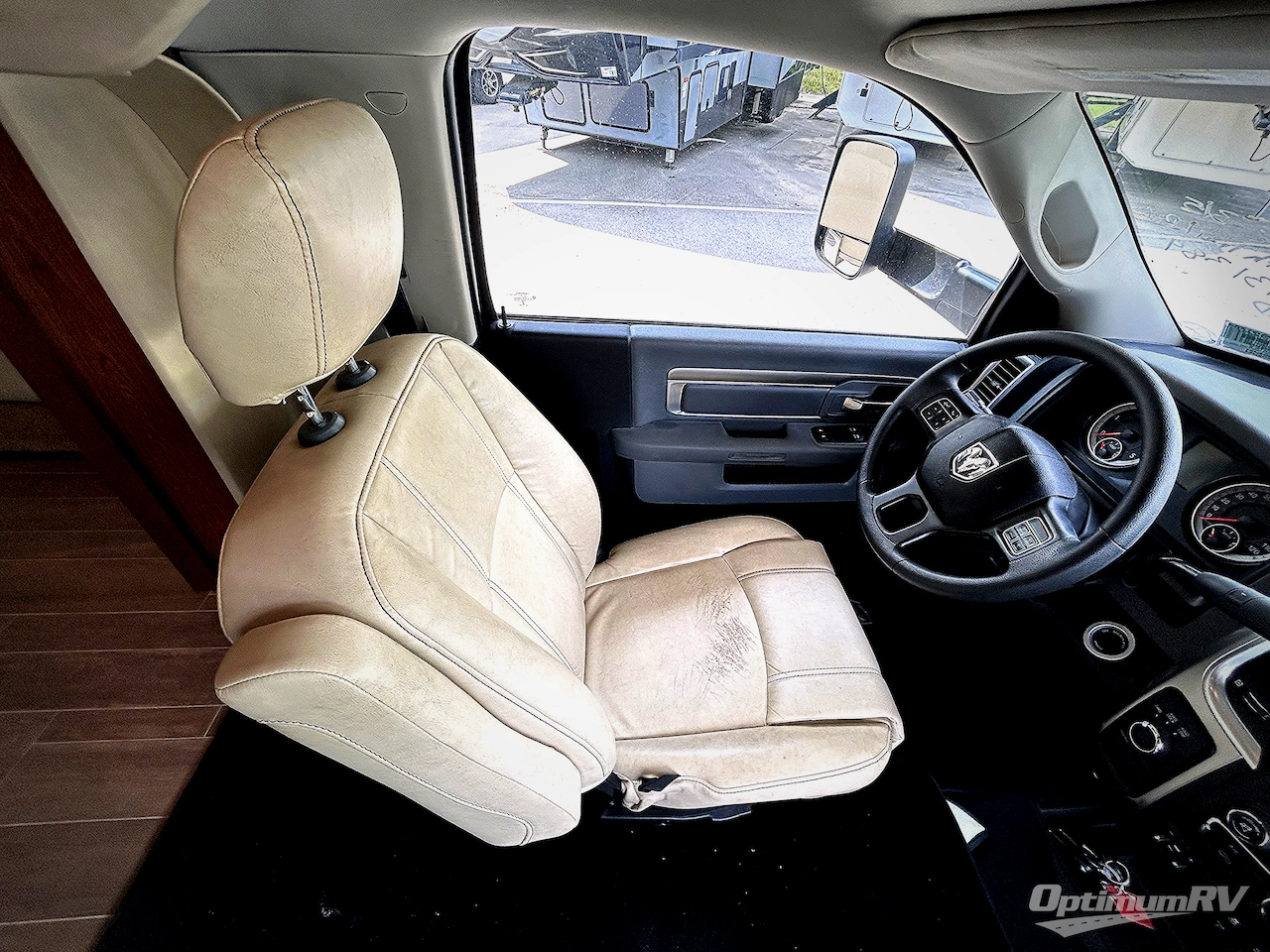 2018 Dynamax Isata 5 36DS Photo 4