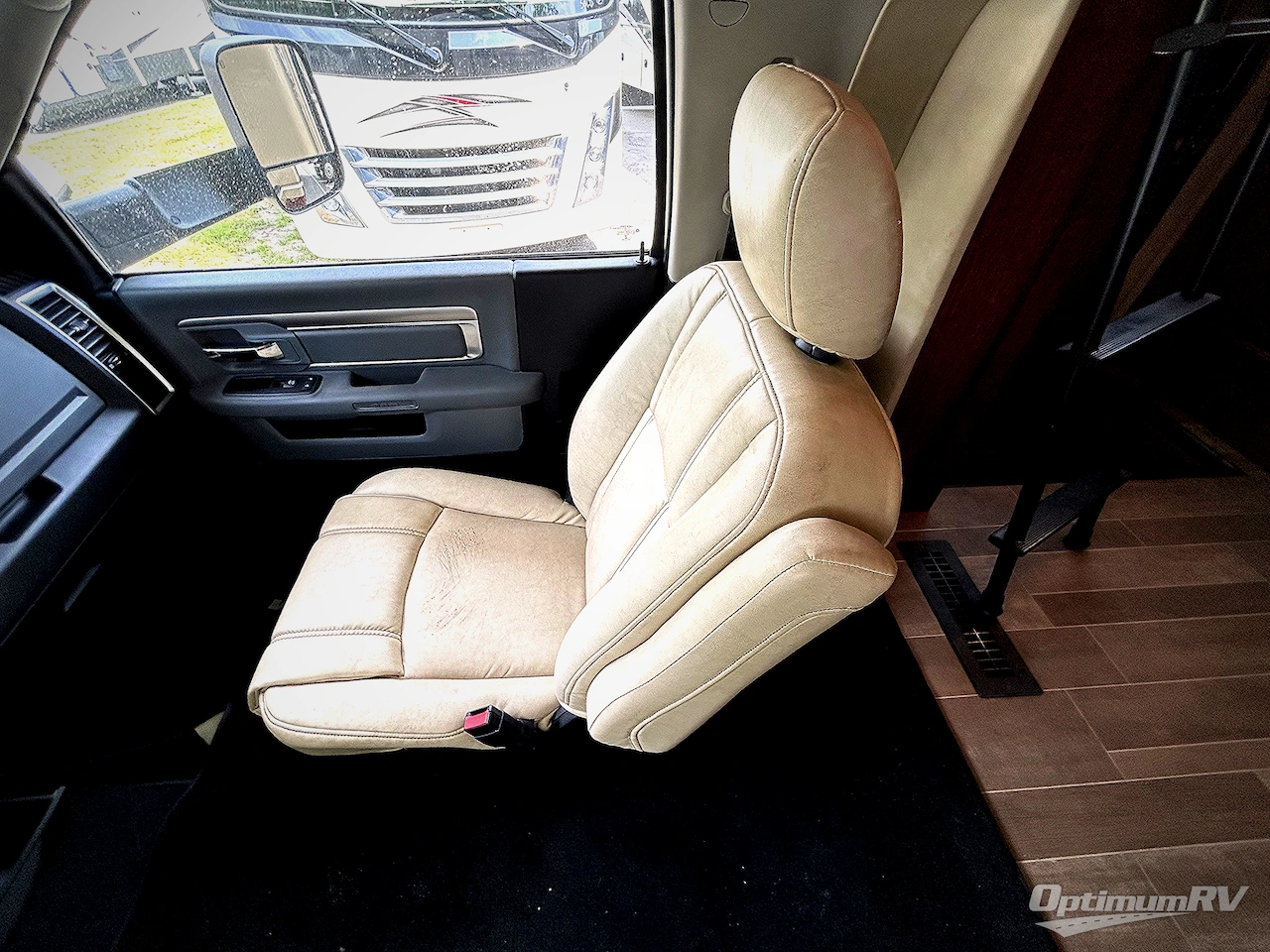 2018 Dynamax Isata 5 36DS Photo 5