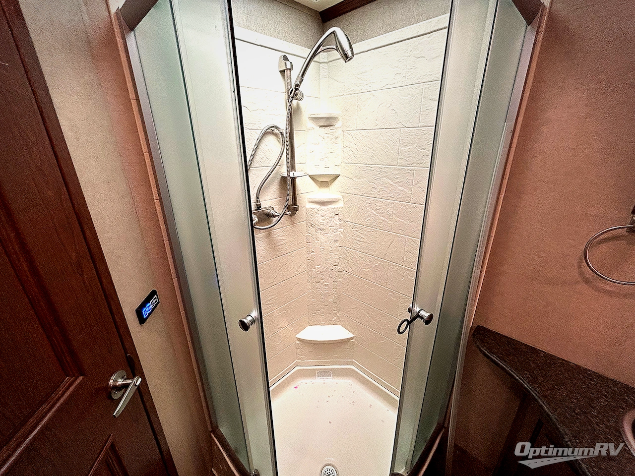 2018 Dynamax Isata 5 36DS Photo 16