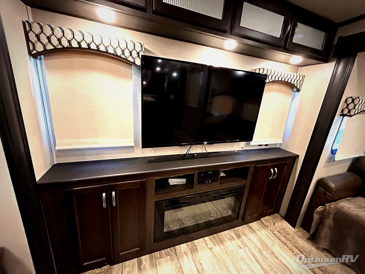2020 Shasta Phoenix 381RE Photo 23