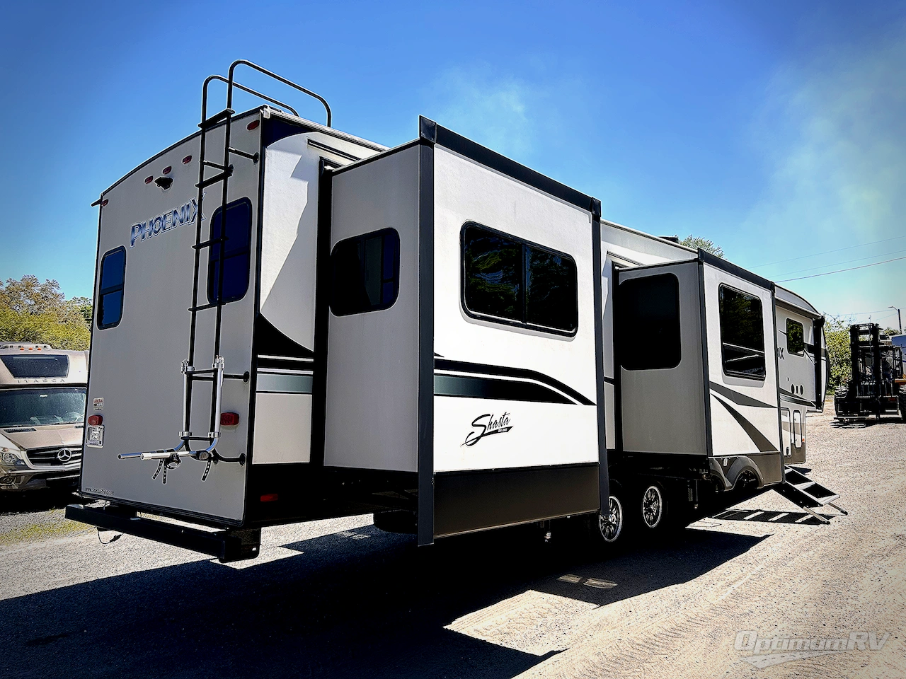 2020 Shasta Phoenix 381RE Photo 2