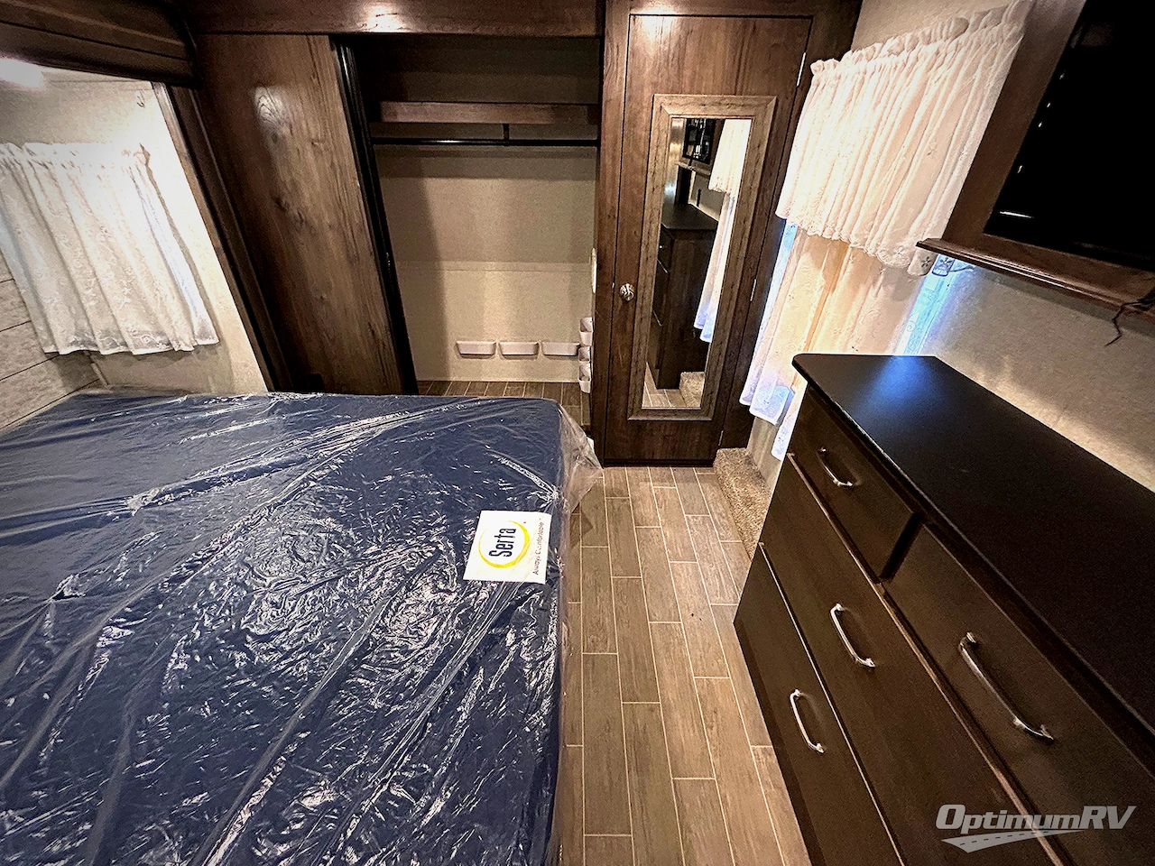 2019 Keystone Montana High Country 331RL Photo 8
