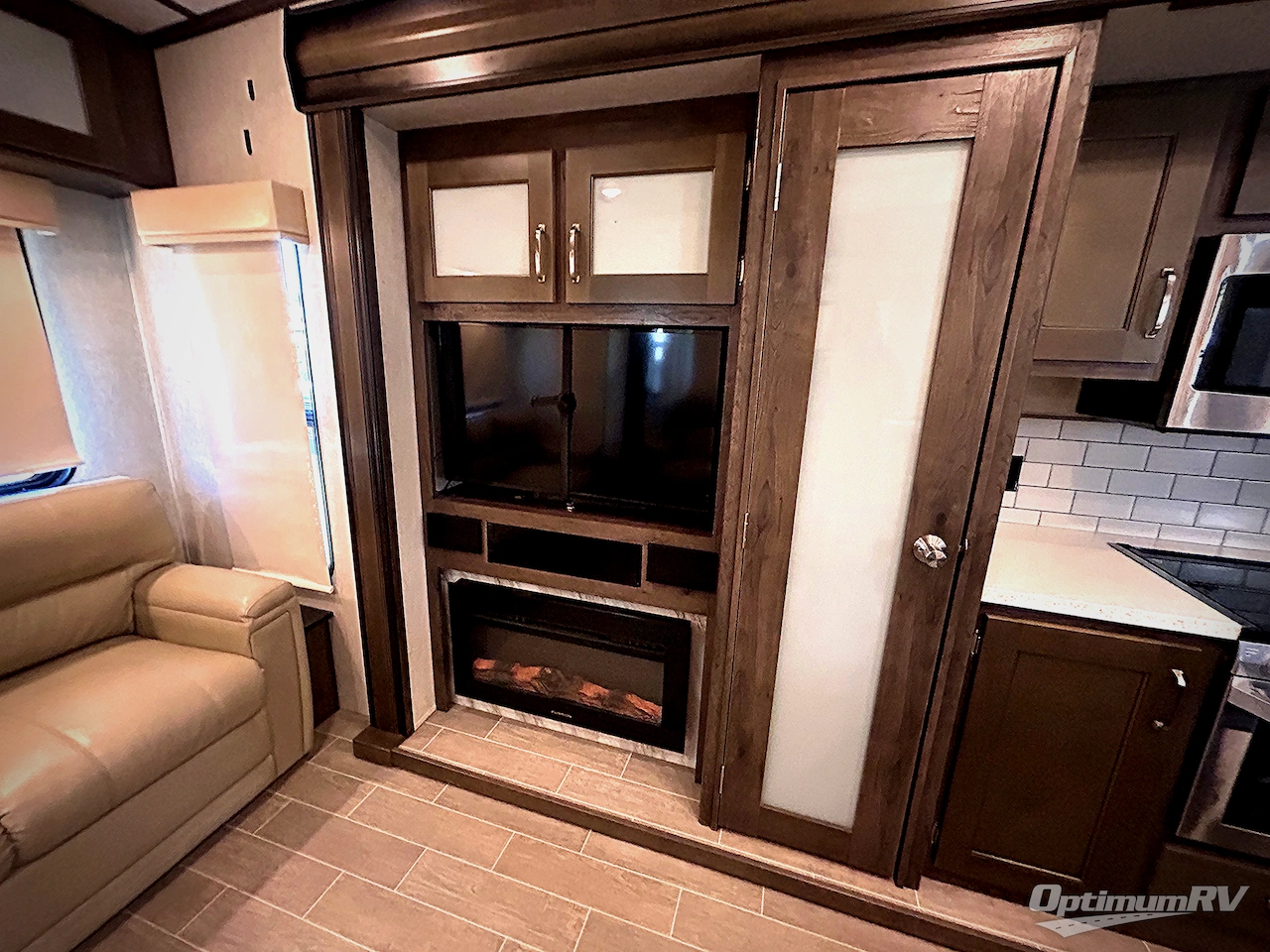 2019 Keystone Montana High Country 331RL Photo 18