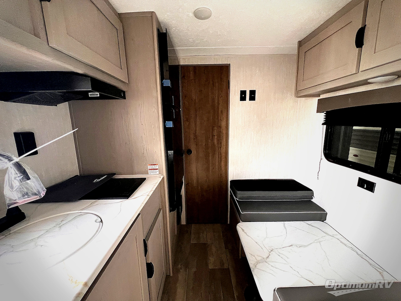 2025 Coachmen Clipper Cadet 17CFQ Photo 4