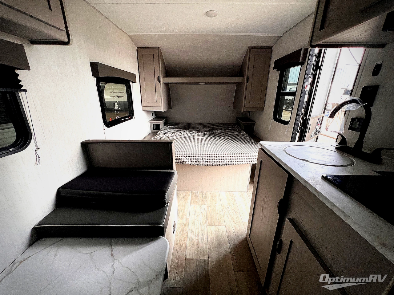 2025 Coachmen Clipper Cadet 17CFQ Photo 5