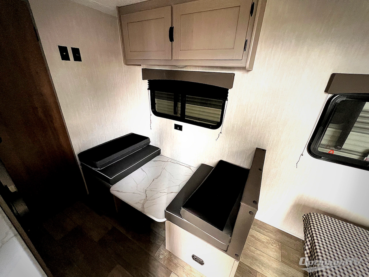 2025 Coachmen Clipper Cadet 17CFQ Photo 6