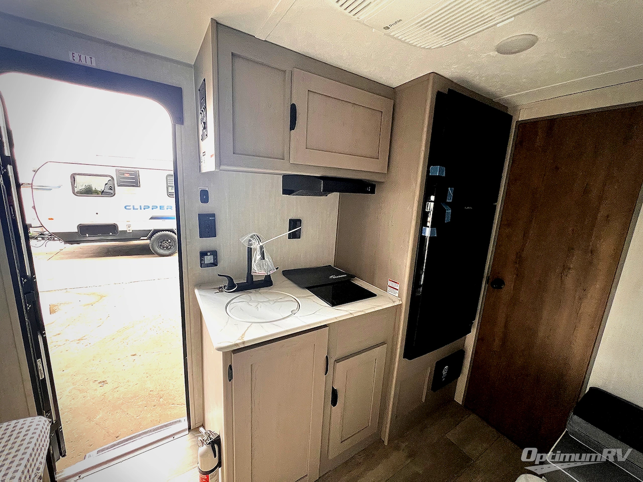 2025 Coachmen Clipper Cadet 17CFQ Photo 7