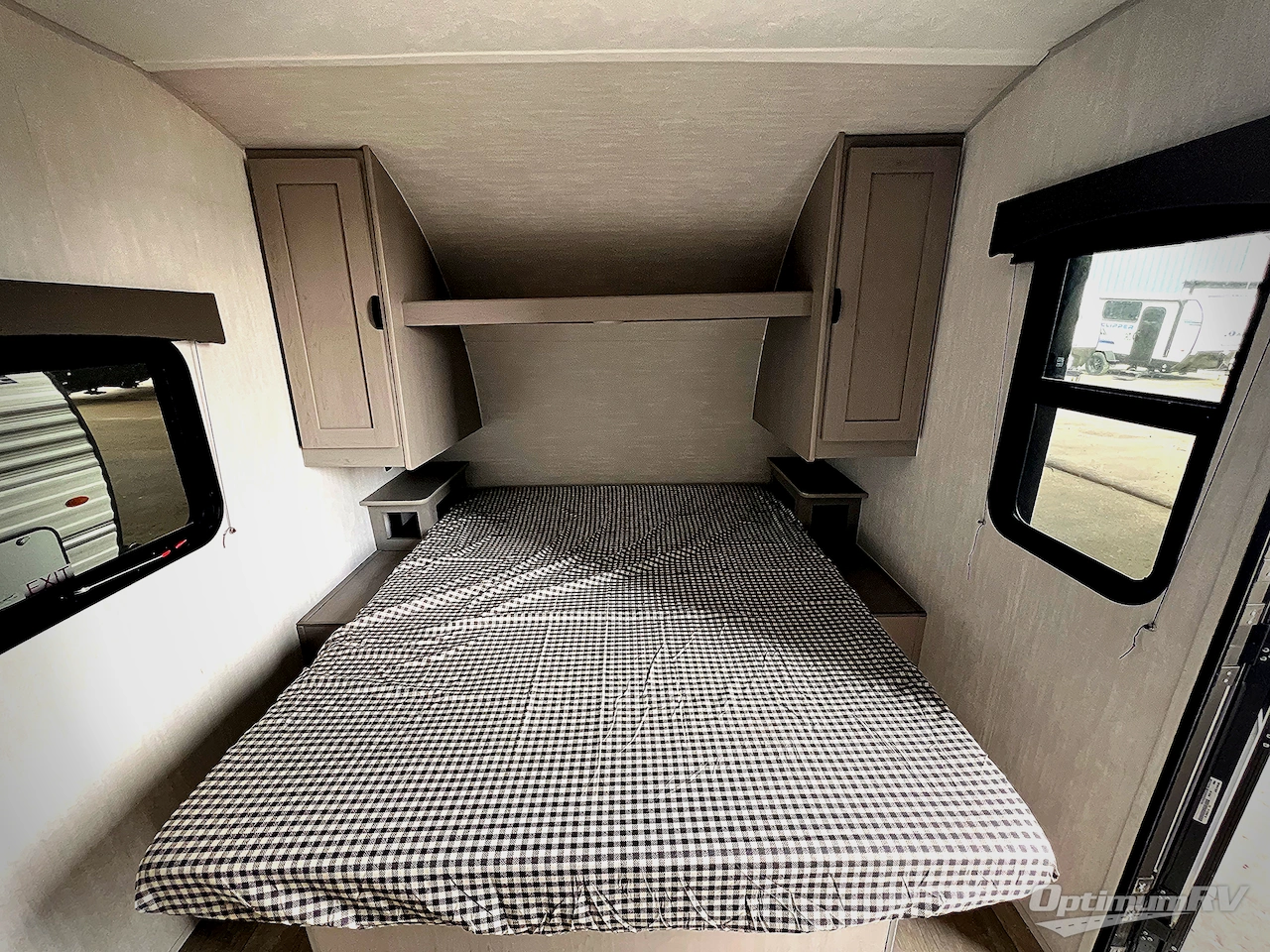 2025 Coachmen Clipper Cadet 17CFQ Photo 11