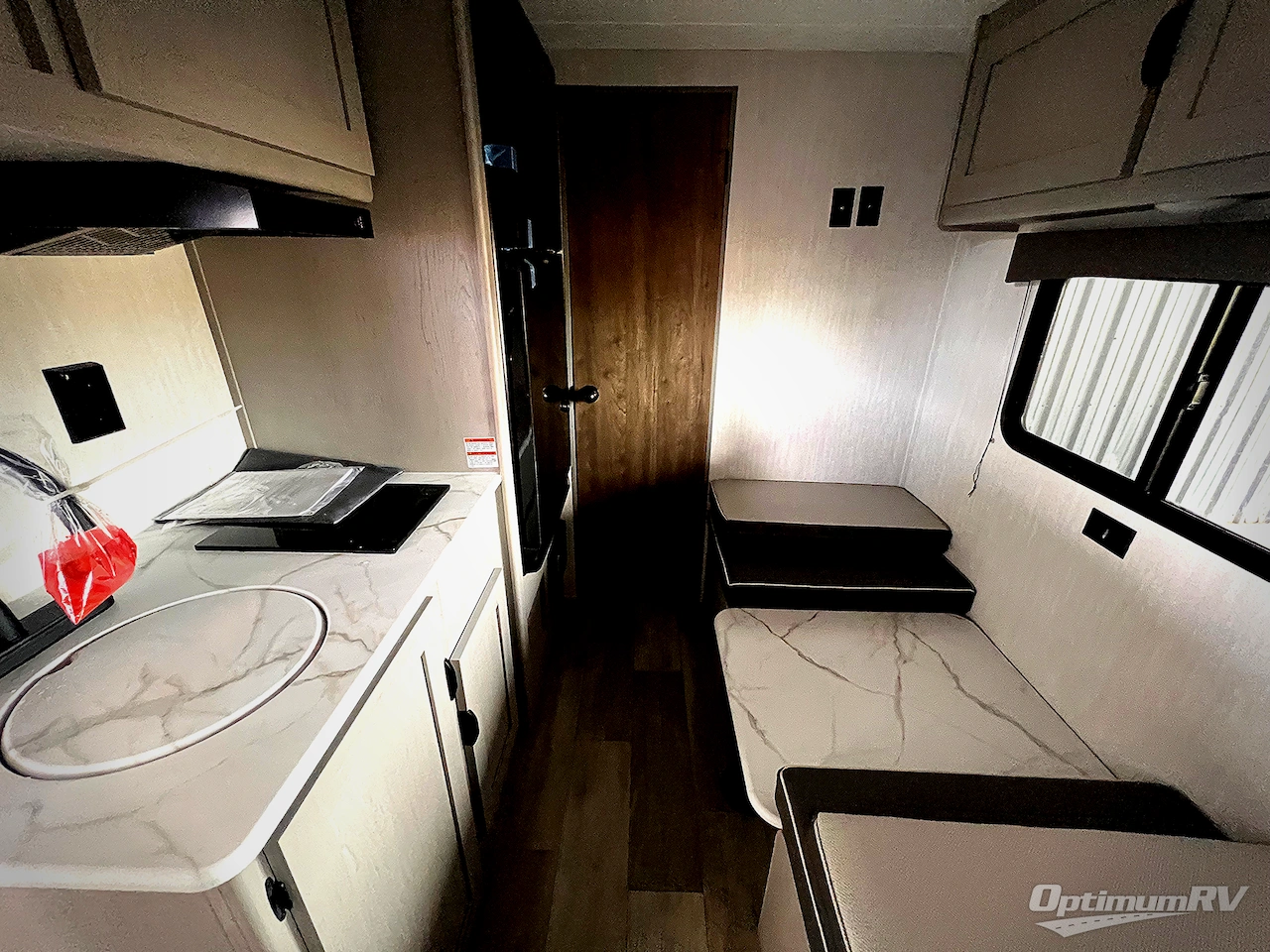 2025 Coachmen Clipper Cadet 17CFQ Photo 4