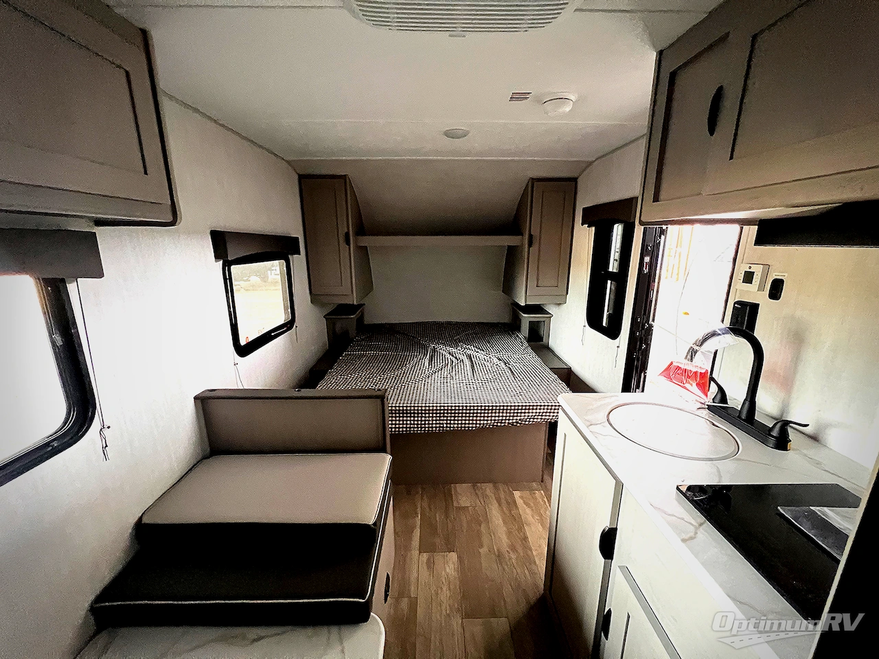 2025 Coachmen Clipper Cadet 17CFQ Photo 5
