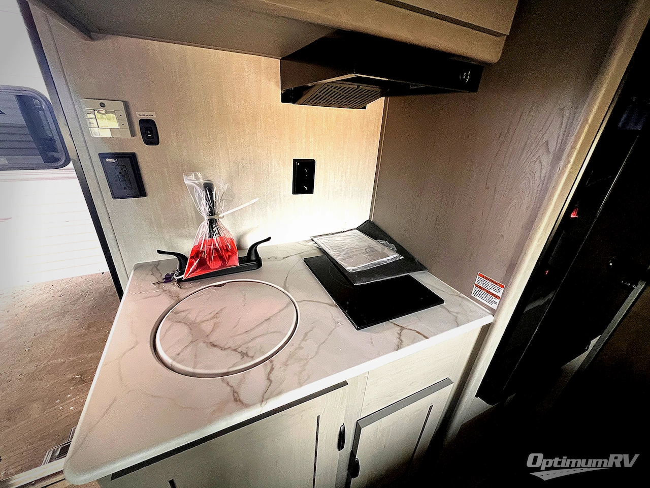 2025 Coachmen Clipper Cadet 17CFQ Photo 6