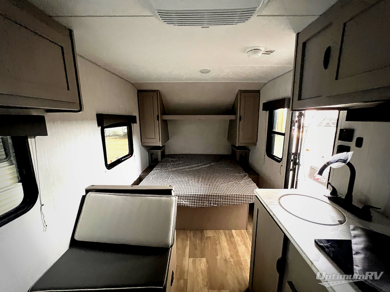 2025 Coachmen Clipper Cadet 17CFQ Photo 5