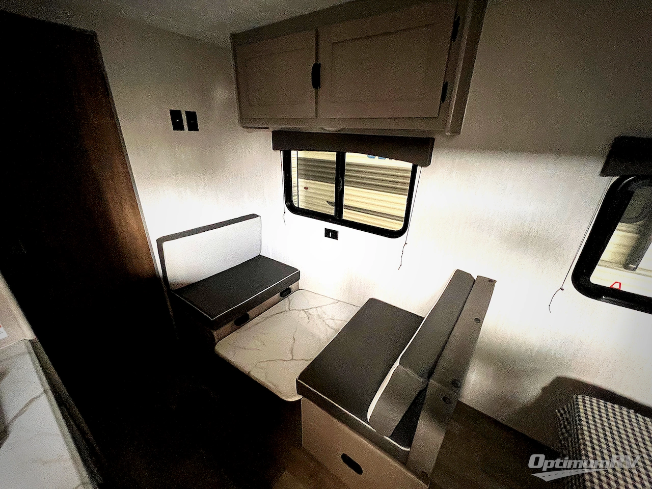 2025 Coachmen Clipper Cadet 17CFQ Photo 6