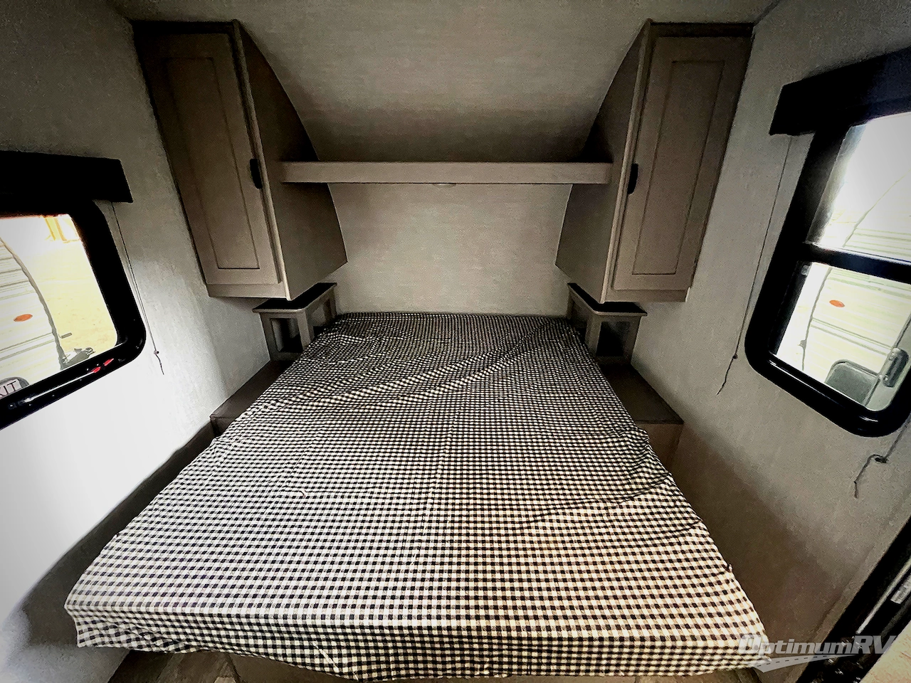 2025 Coachmen Clipper Cadet 17CFQ Photo 12